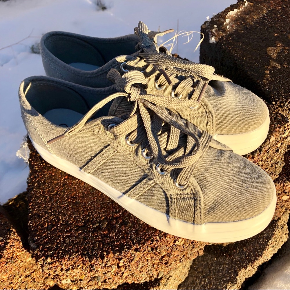 FINAL SALE!  Acid Wash Canvas Gray Sneaker - Picture 7 of 8